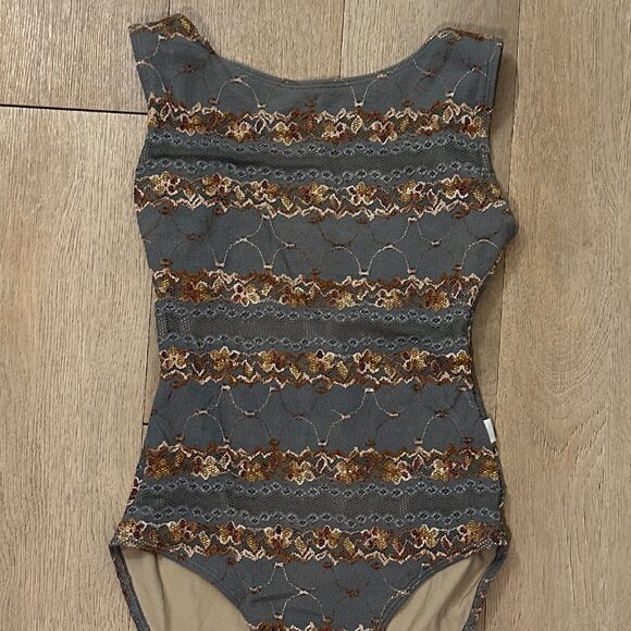 Class In Leotard - Picture 1 of 2